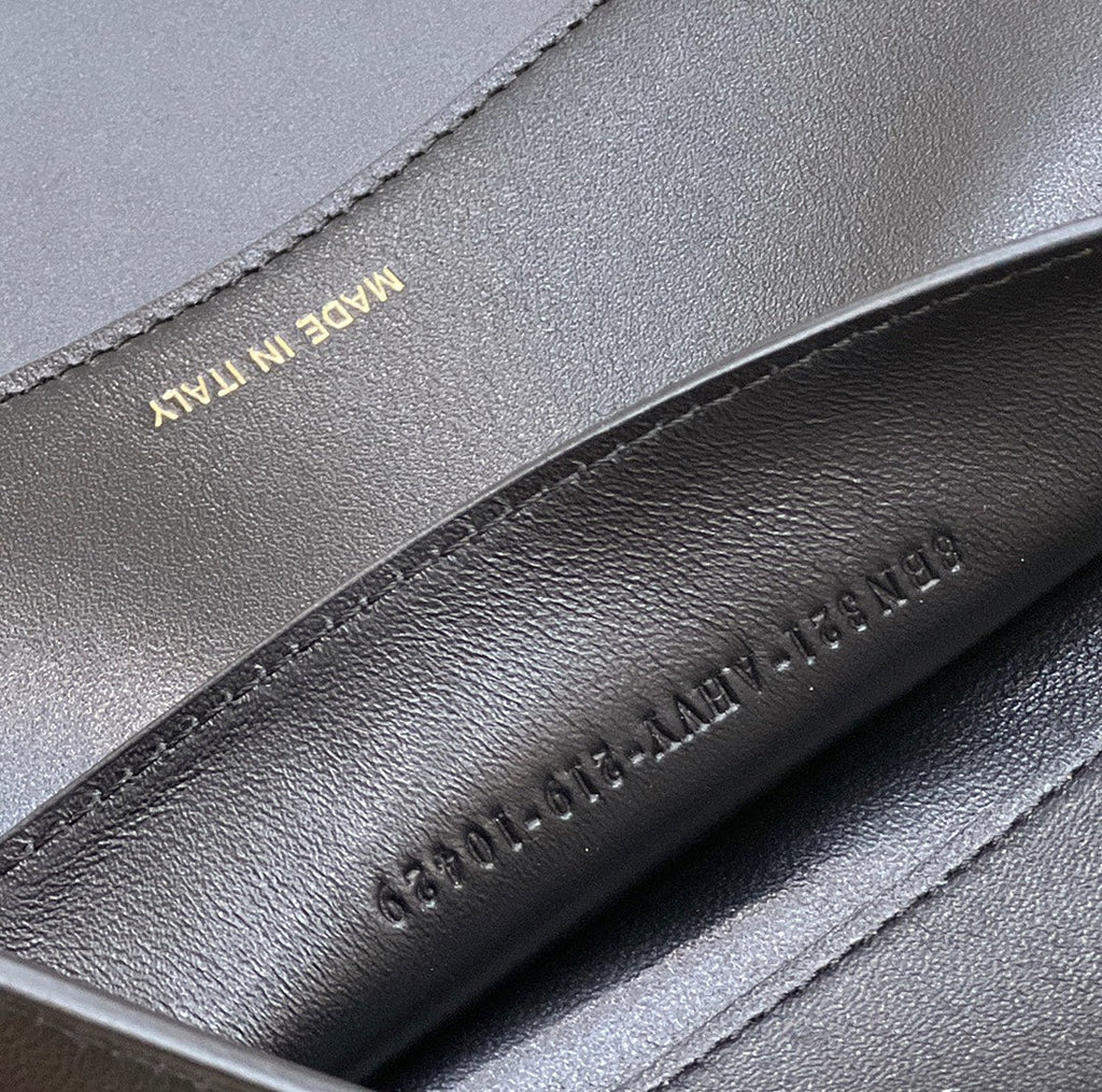 PEEKABOO ISEEU 27 IN BLACK SMOOTH CALFSKIN WITH WOVEN TRIM GOLD HARDWARE