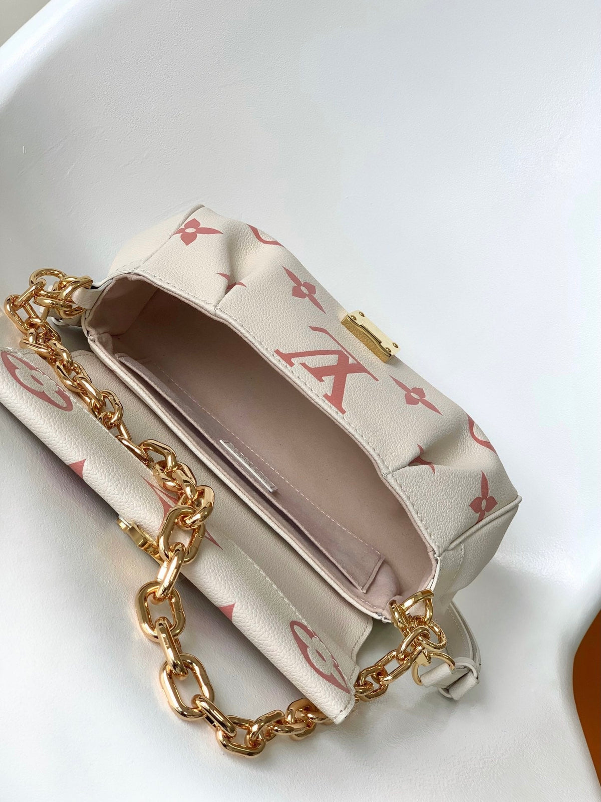 FAVORITE BAG 24 IN BEIGE MIX PINK MONOGRAM SOFT GRAINED COWHIDE