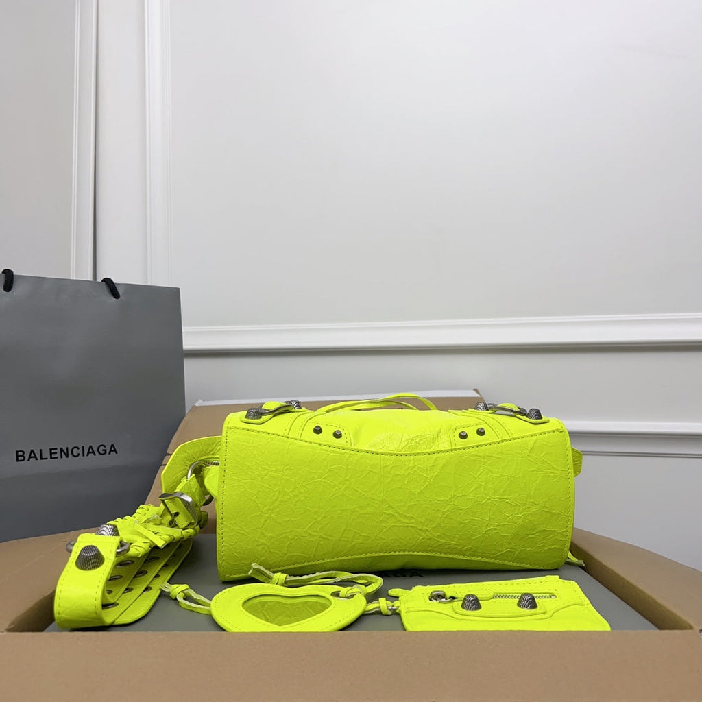 NEO CAGOLE 26 IN PEAR LAMBSKIN
