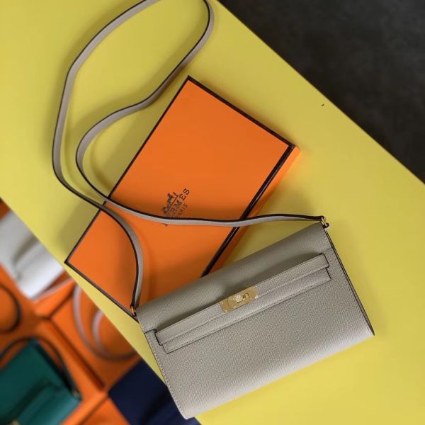 HERM Kelly Classique To Go Wallet In Tourterelle Epsom Calfskin