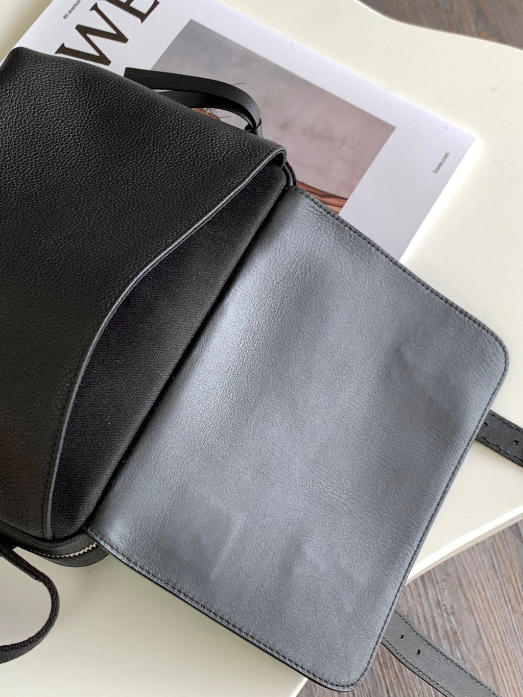 LO Messenger Bag