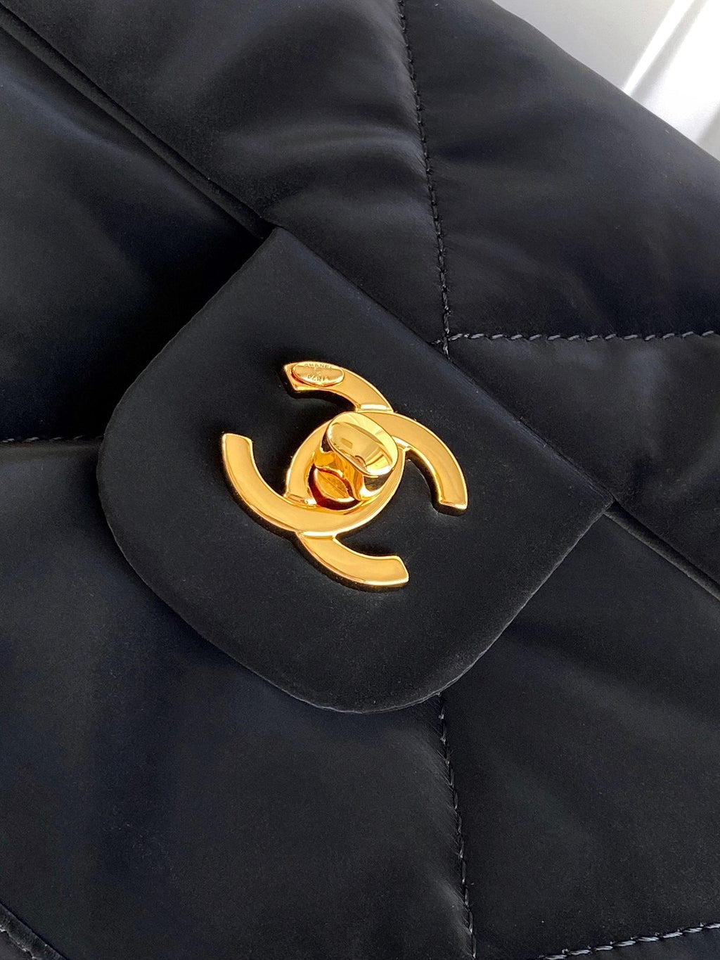 HOBO BAG 32 IN BLACK NYLON WITH GOLD METAL