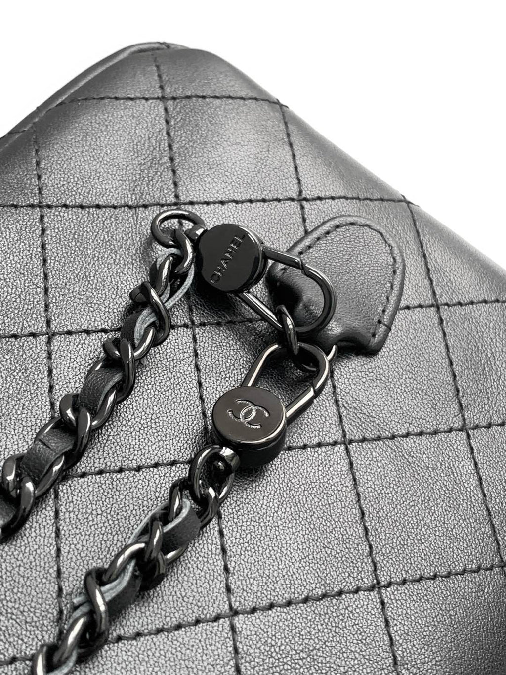 SMALL BACKPACK 25 IN BLACK CALFSKIN BLACK CHAIN